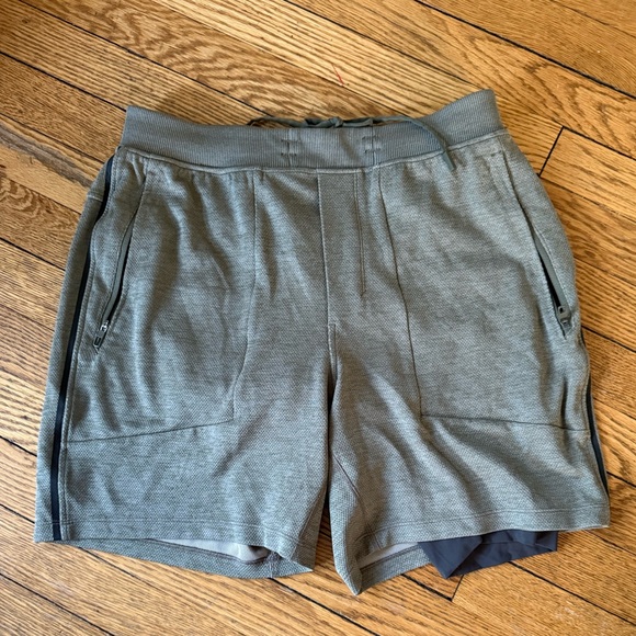lululemon The Short - Size Medium - Picture 1 of 4